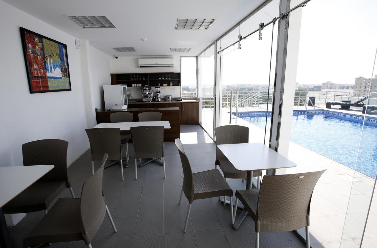 Rawda Hotel Доха Екстериор снимка