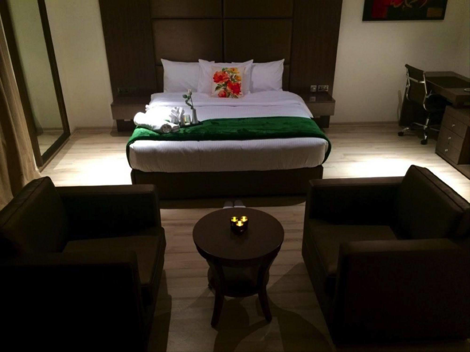 Rawda Hotel Доха Екстериор снимка