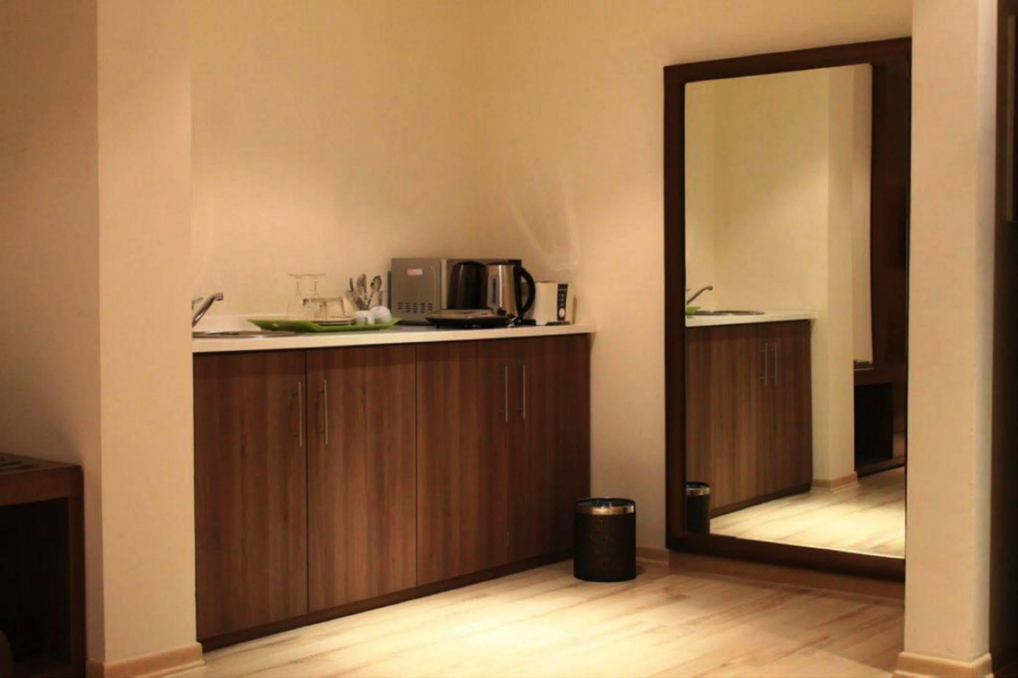 Rawda Hotel Доха Екстериор снимка