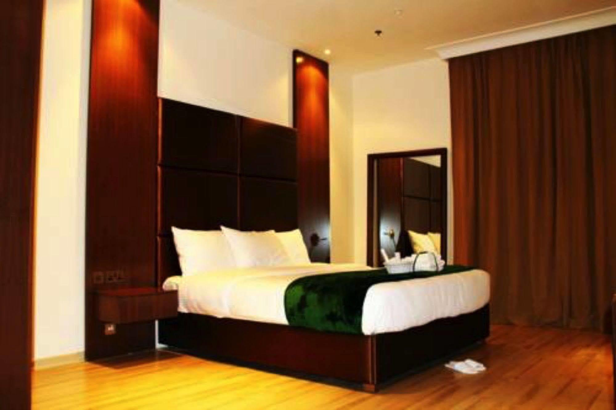 Rawda Hotel Доха Екстериор снимка